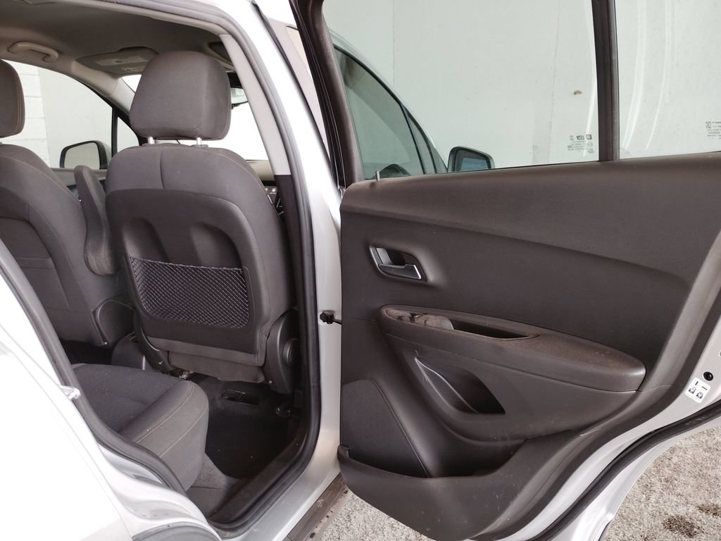 Used 2018 Chevrolet Trax LS AWD/4WD image 14