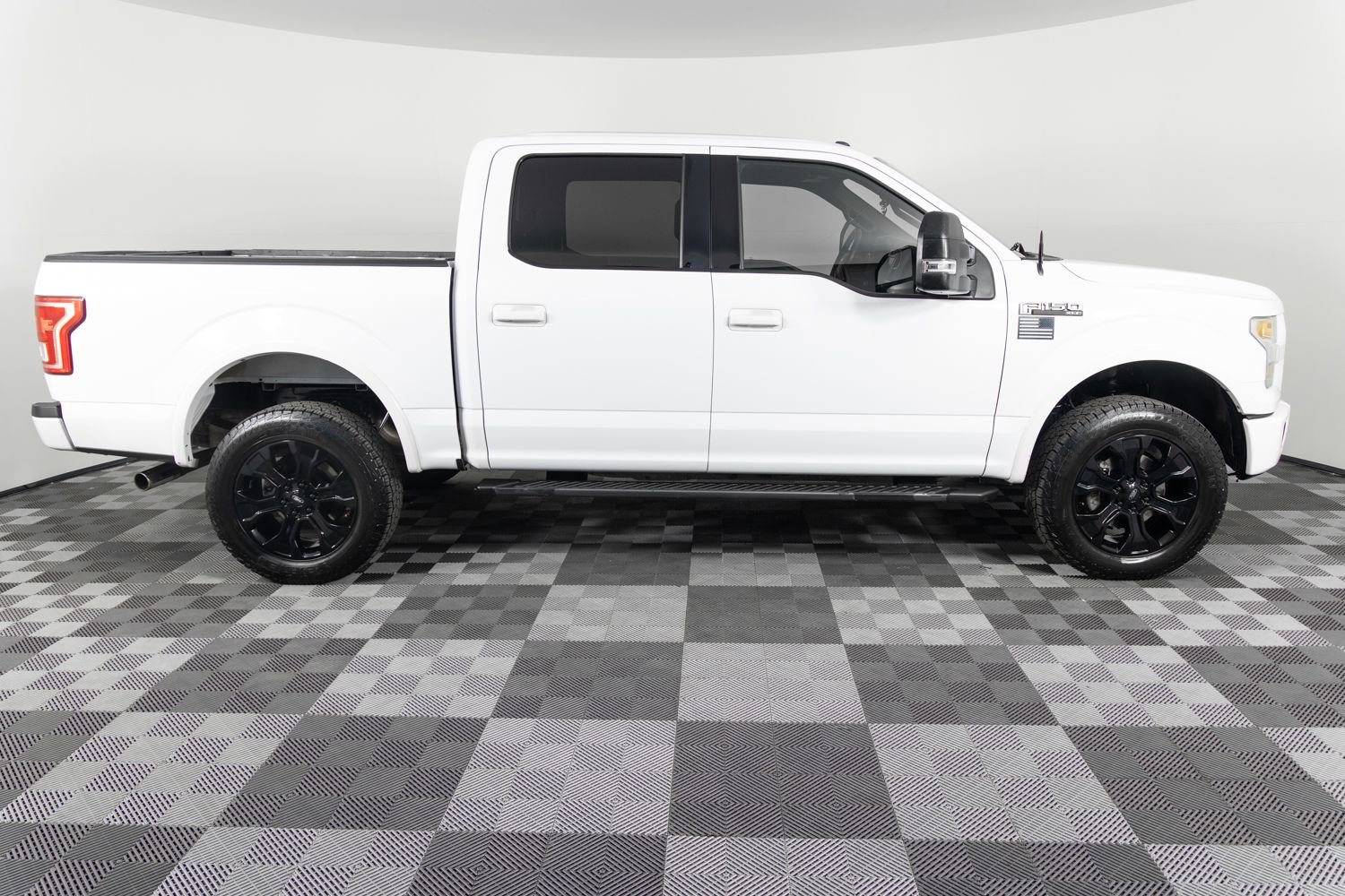 Used 2015 Ford F150 XLT w/ Equipment Group 302A Luxury image 9
