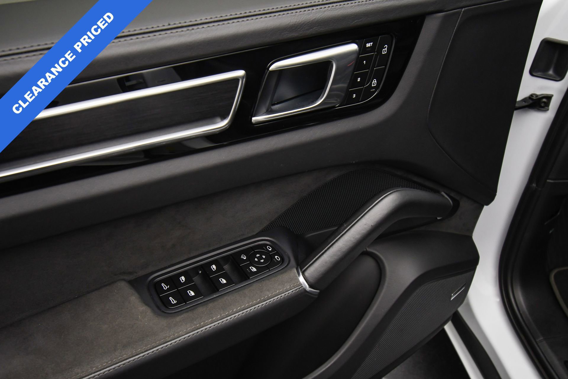 Used 2023 Porsche Cayenne GTS image 44