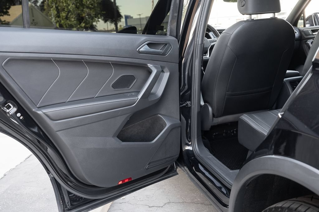 Used 2023 Volkswagen Tiguan SE R-Line FWD image 38