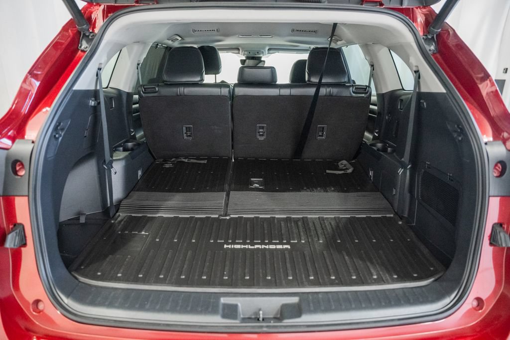 Used 2022 Toyota Highlander XLE AWD/4WD image 6