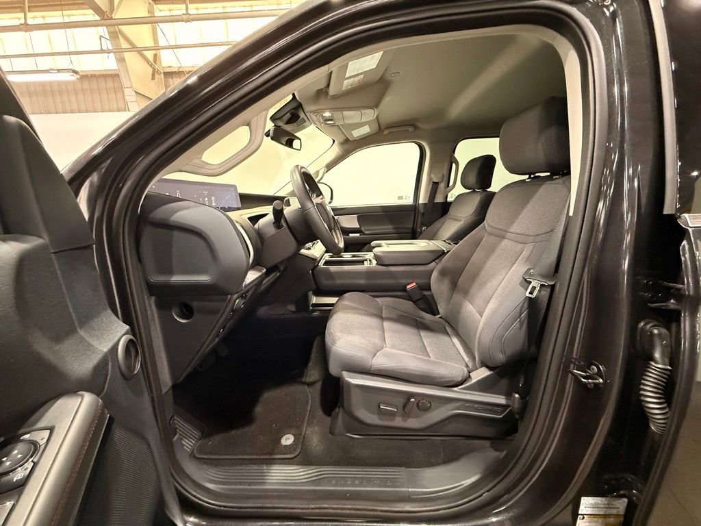 Used 2025 Ford Expedition Active image 16