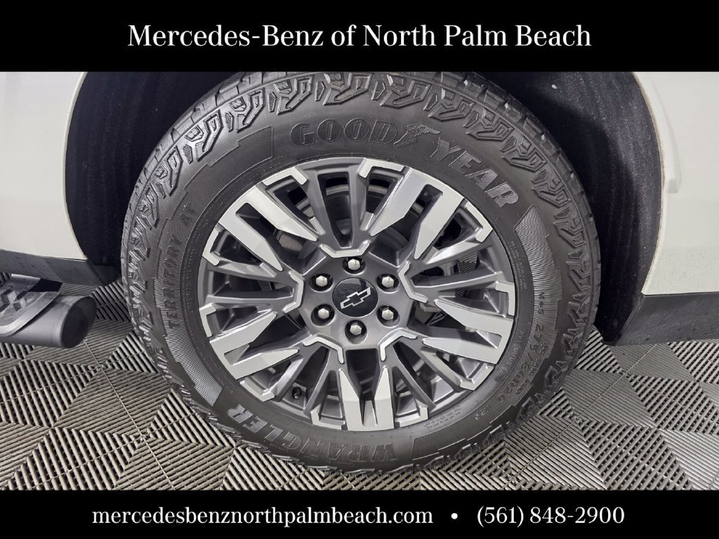 Used 2025 Chevrolet Suburban Z71 w/ Z71 Off-Road Package AWD/4WD image 16