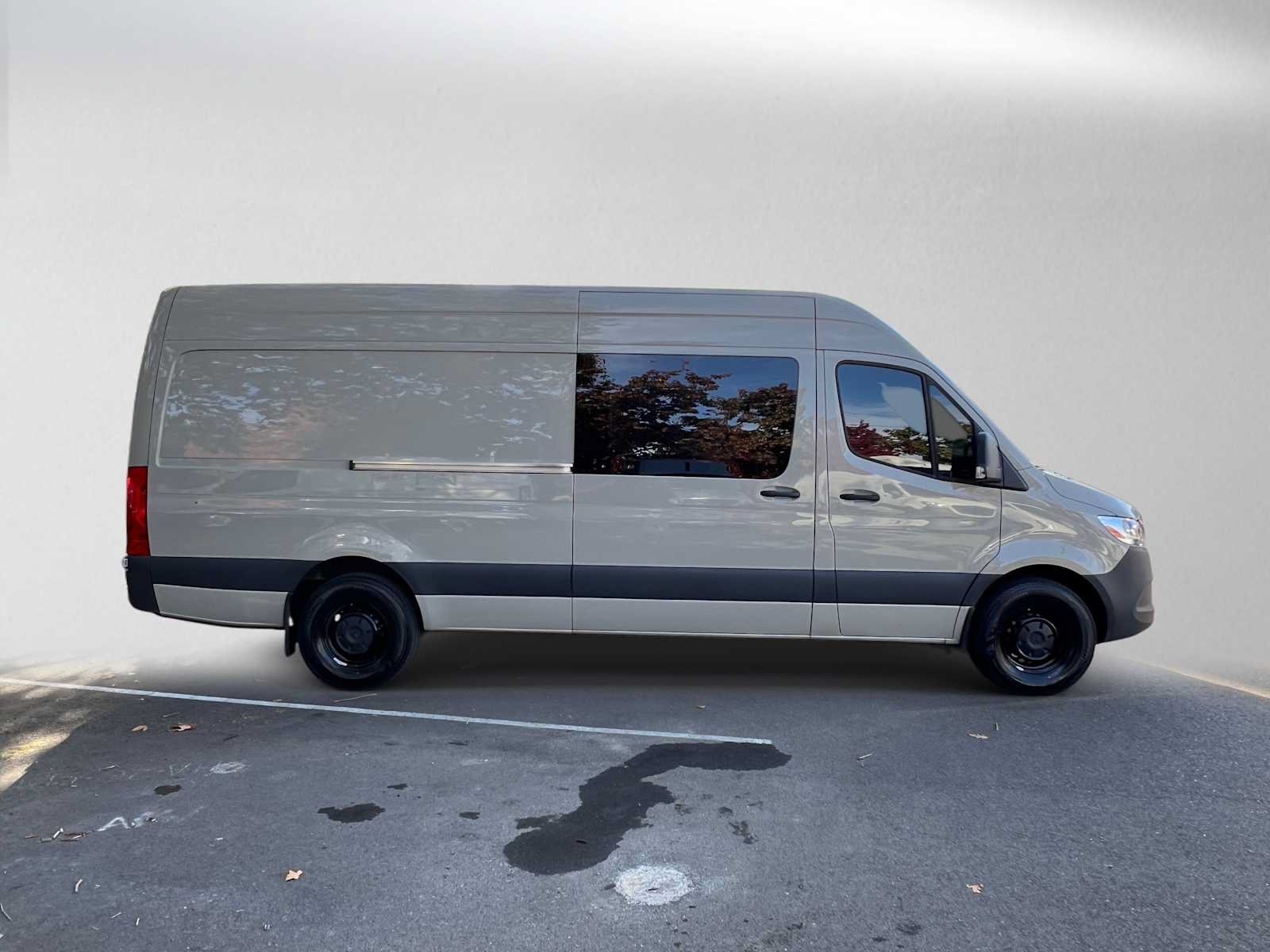 Used 2024 Mercedes-Benz Sprinter 2500 image 2