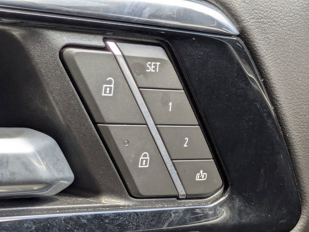 Certified 2025 Chevrolet Suburban Z71 AWD/4WD image 32