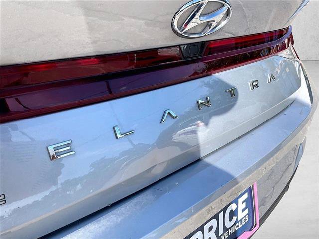 Used 2022 Hyundai Elantra SEL FWD image 30