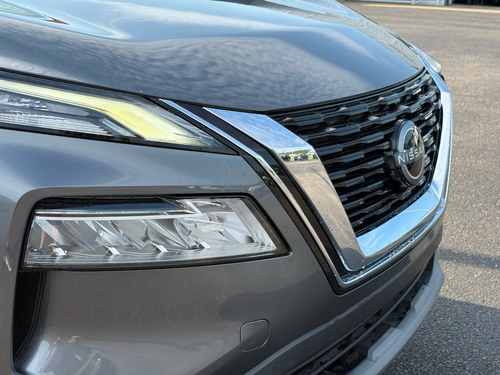 Used 2023 Nissan Rogue SV w/ SV Premium B Package FWD image 3