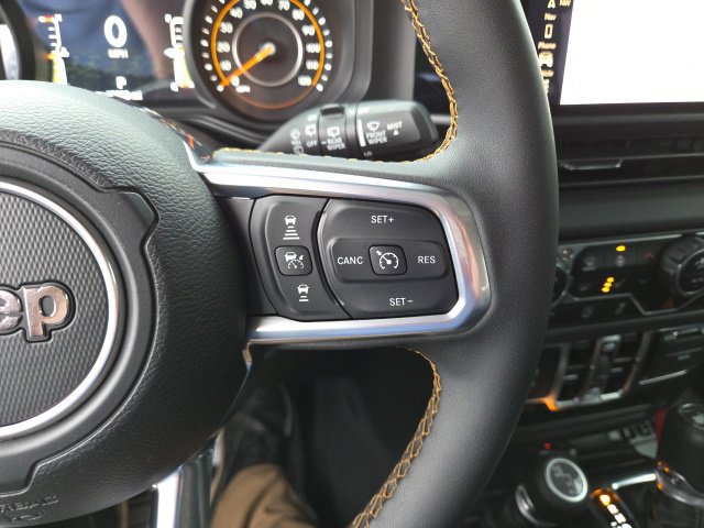 Used 2024 Jeep Wrangler Unlimited Sahara w/ Technology Group AWD/4WD image 10