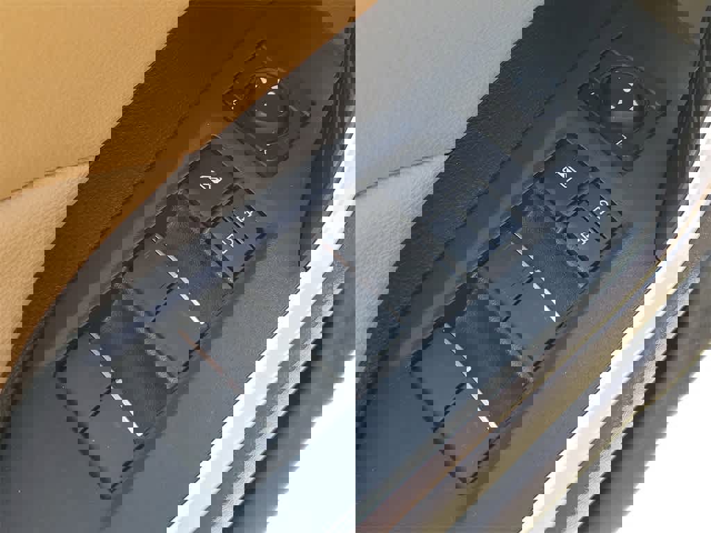 Used 2025 Toyota RAV4 XLE w/ Convenience Package image 18