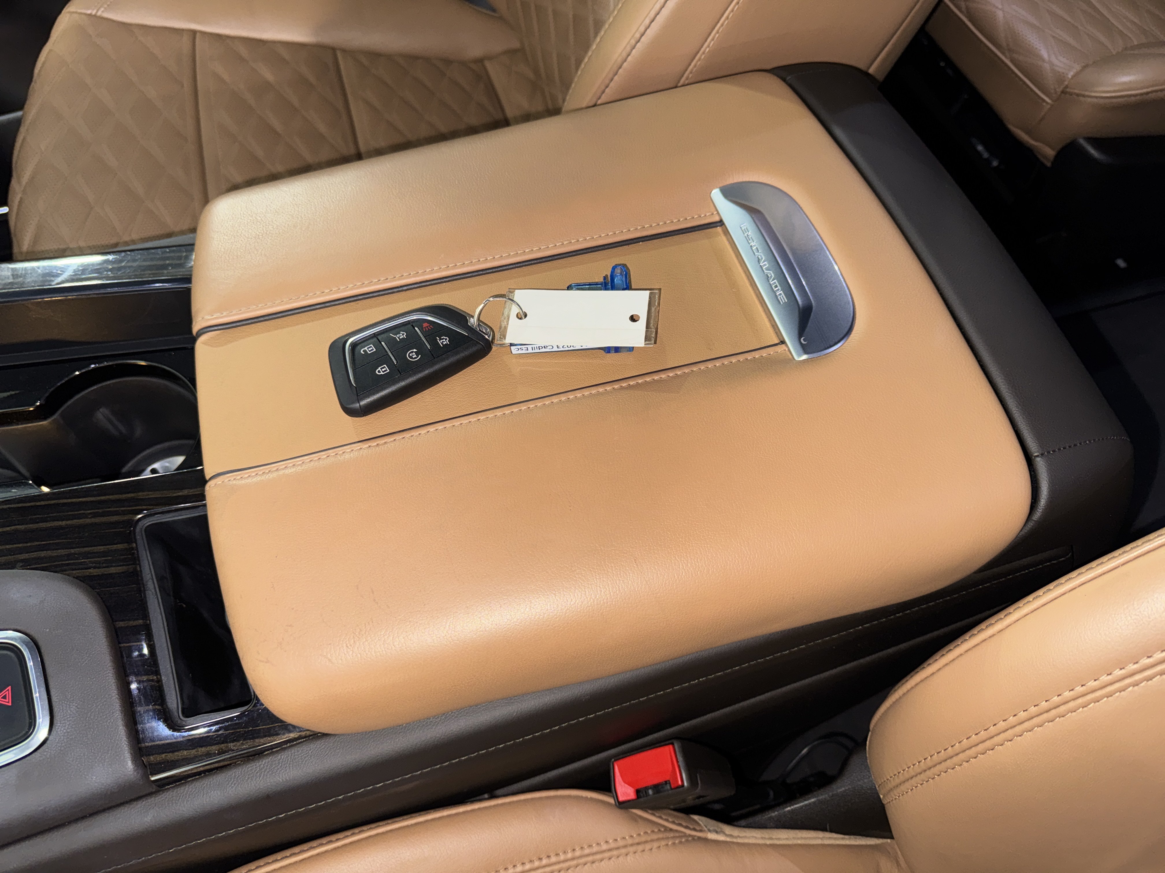 Used 2023 Cadillac Escalade Premium Luxury w/ LPO, Illumination Package AWD/4WD image 29