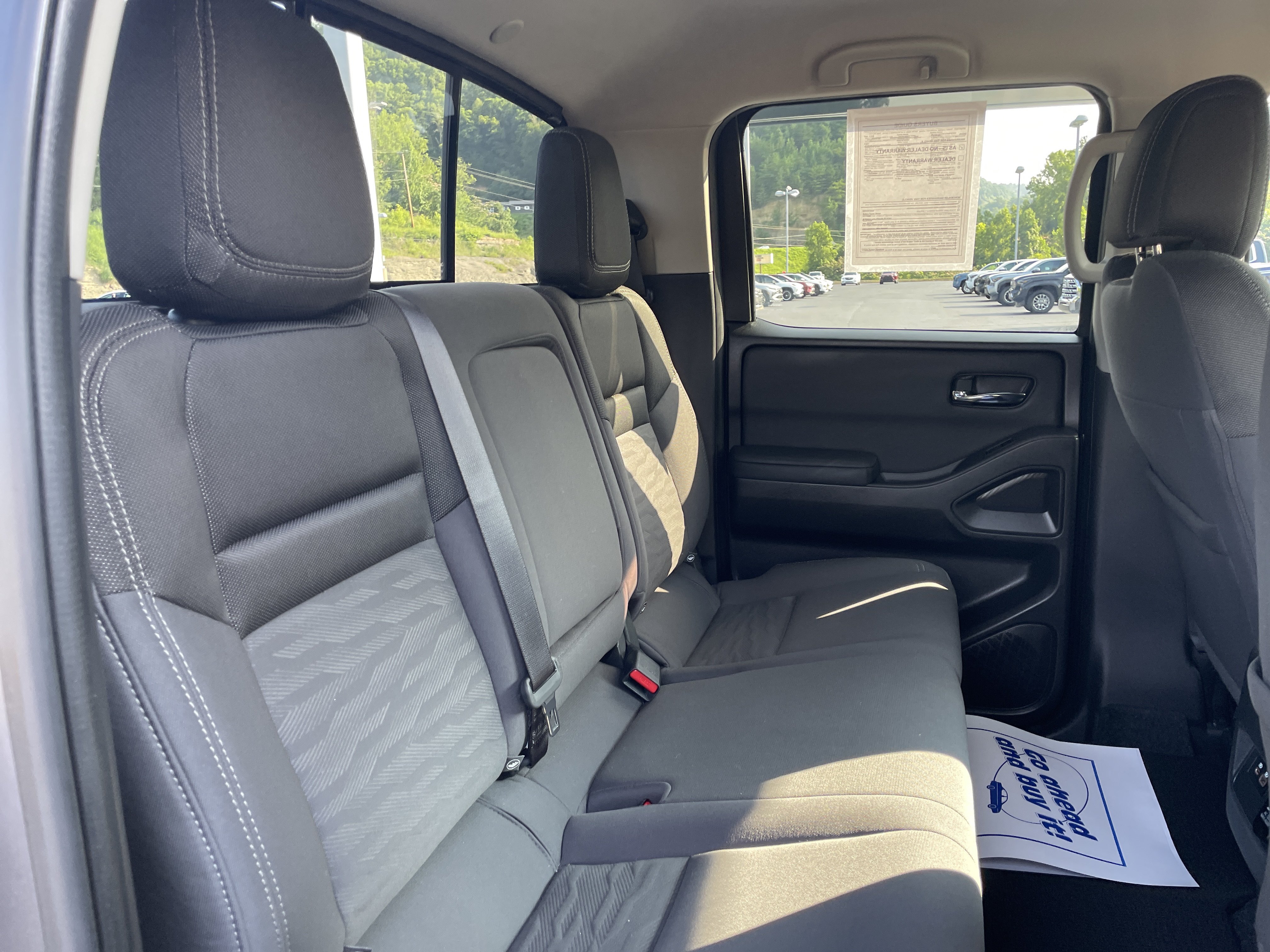 Used 2022 Nissan Frontier SV AWD/4WD image 29