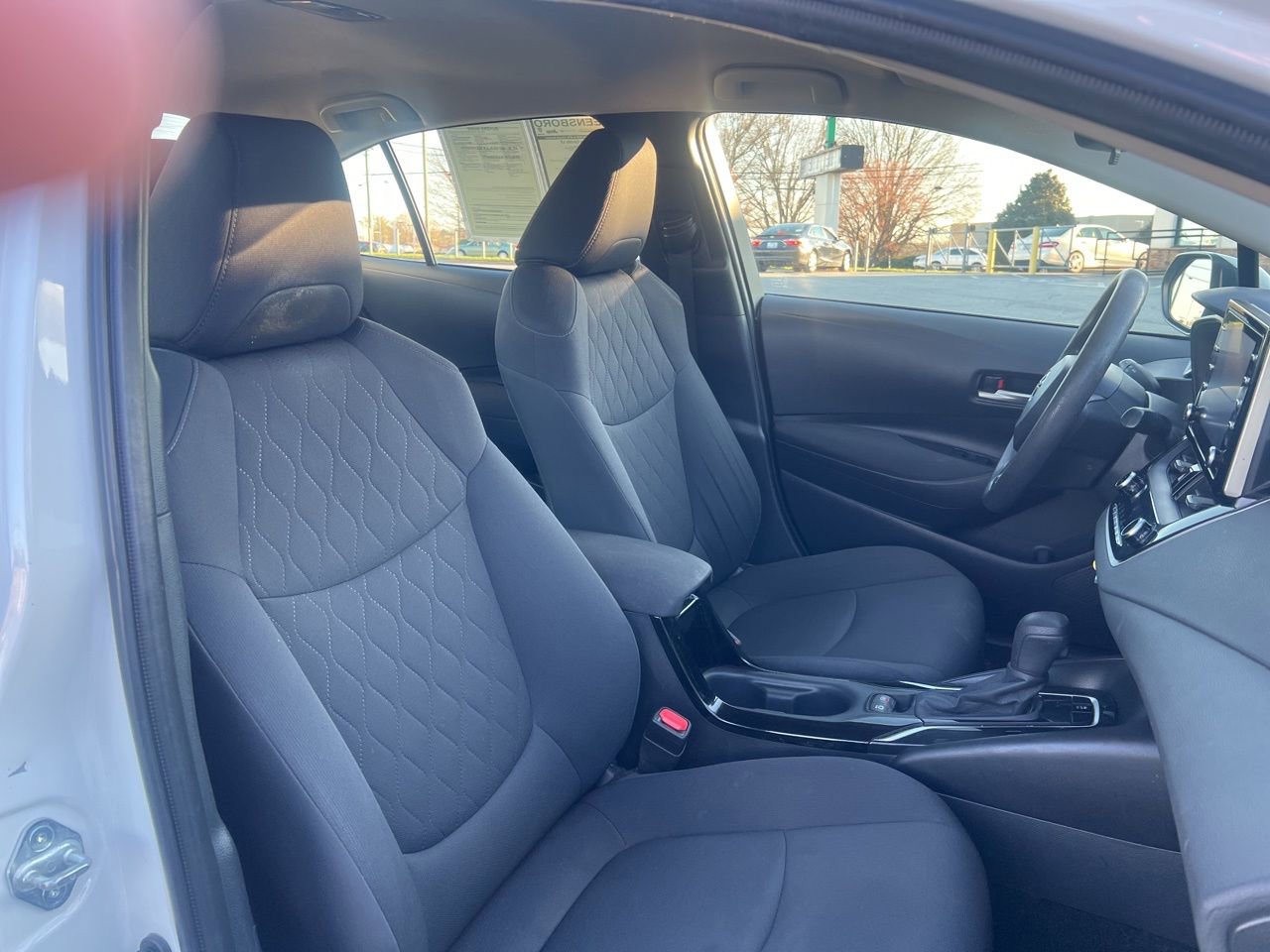 Used 2020 Toyota Corolla LE image 21