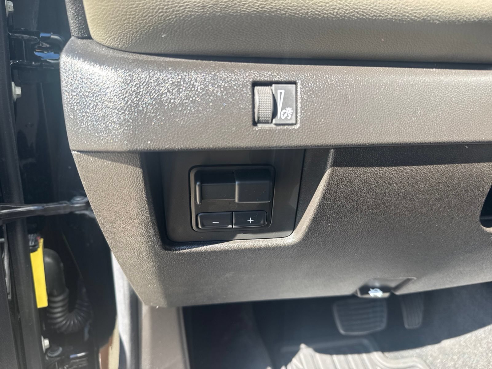 Used 2026 Chevrolet Colorado ZR2 w/ Technology Package AWD/4WD image 24
