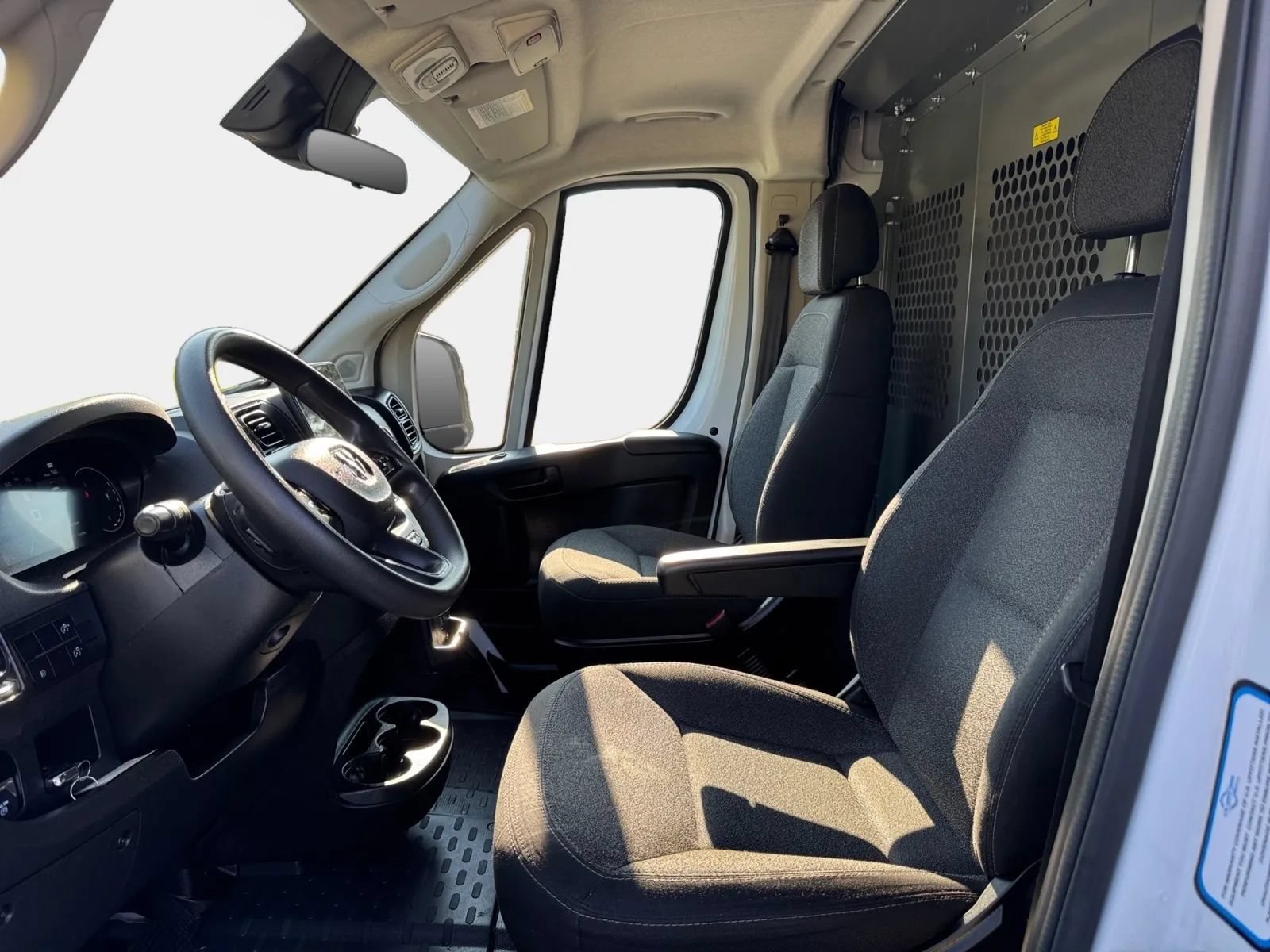 Used 2022 RAM ProMaster 2500 w/ Premium Convenience Group FWD image 9