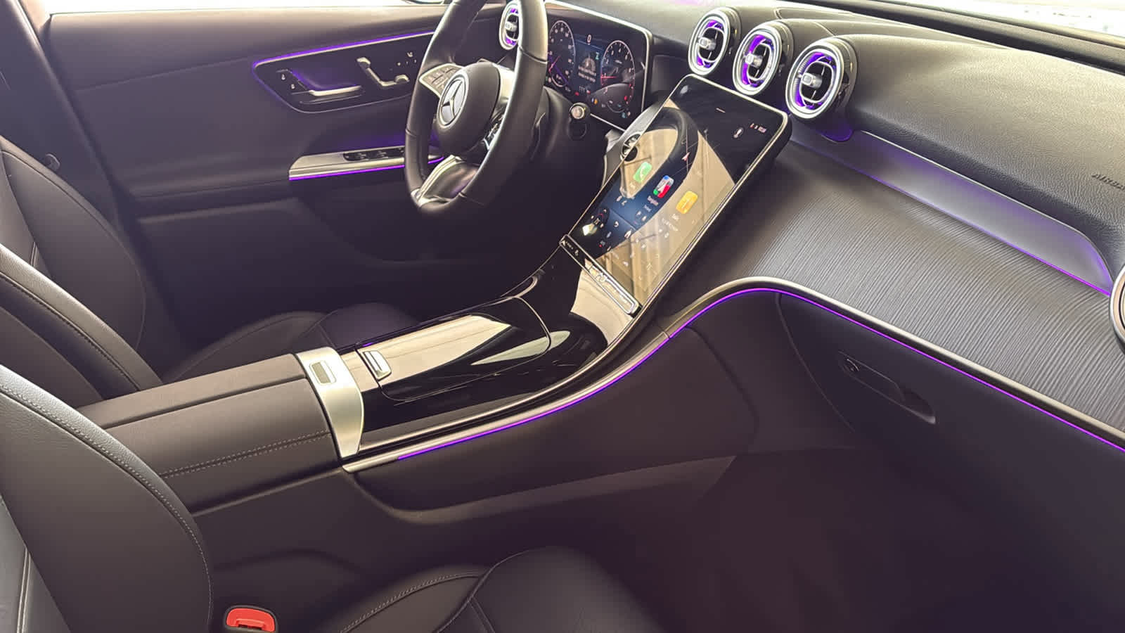 Used 2025 Mercedes-Benz GLC 300 4MATIC image 35