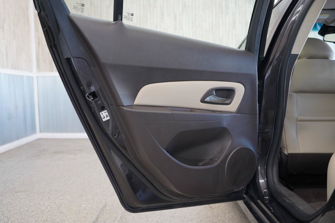 Used 2015 Chevrolet Cruze Diesel FWD image 34