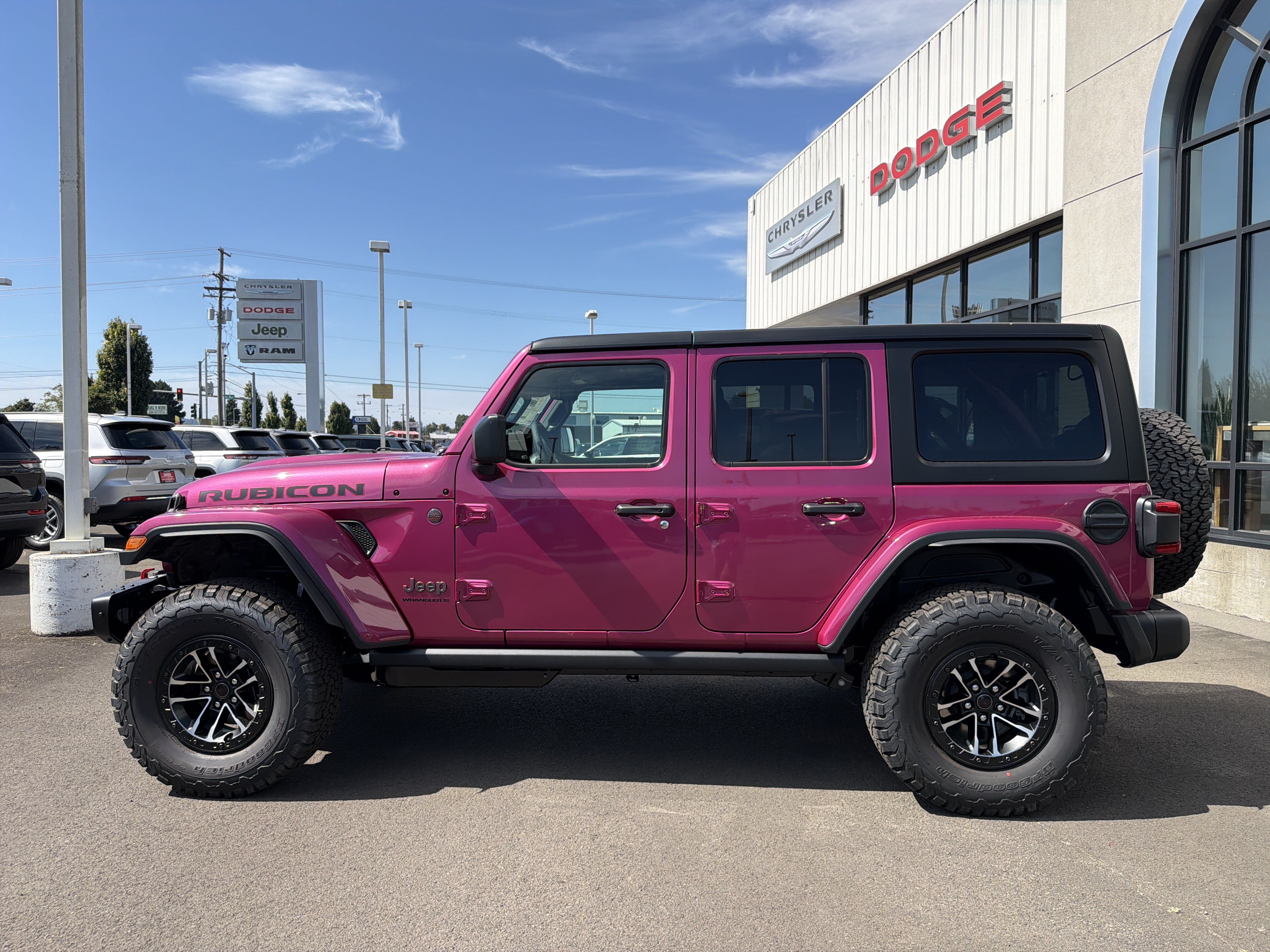 New 2026 Jeep Wrangler Unlimited Rubicon w/ Xtreme 35 Tire Package AWD/4WD image 2