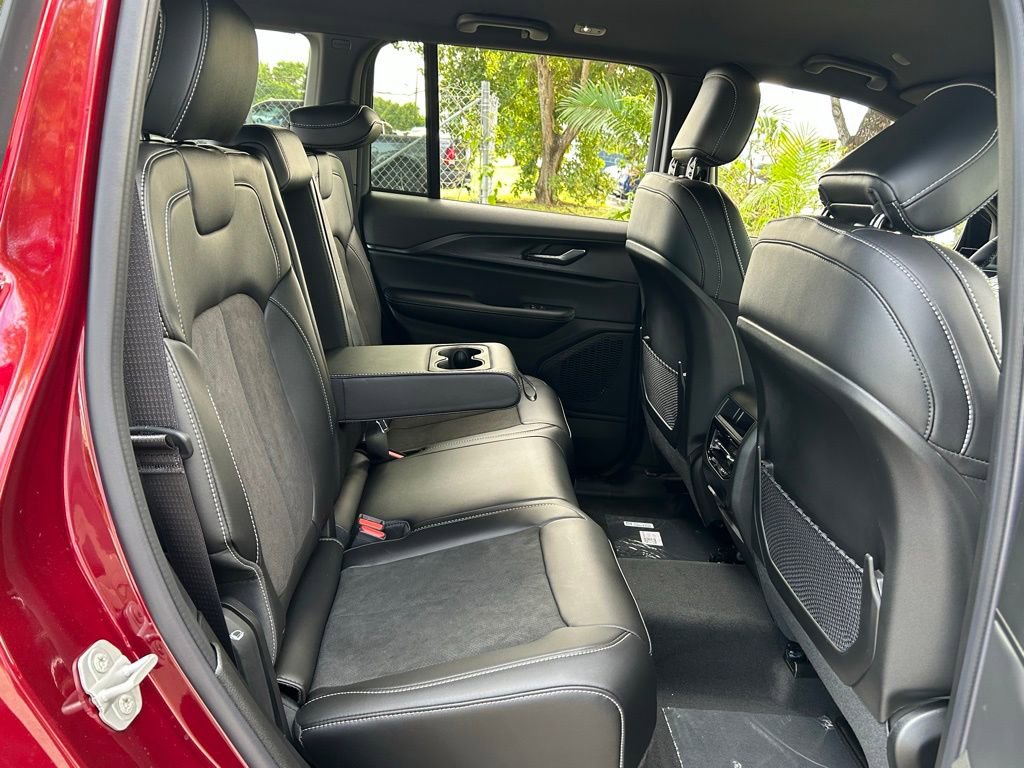 New 2025 Jeep Grand Cherokee Altitude image 34