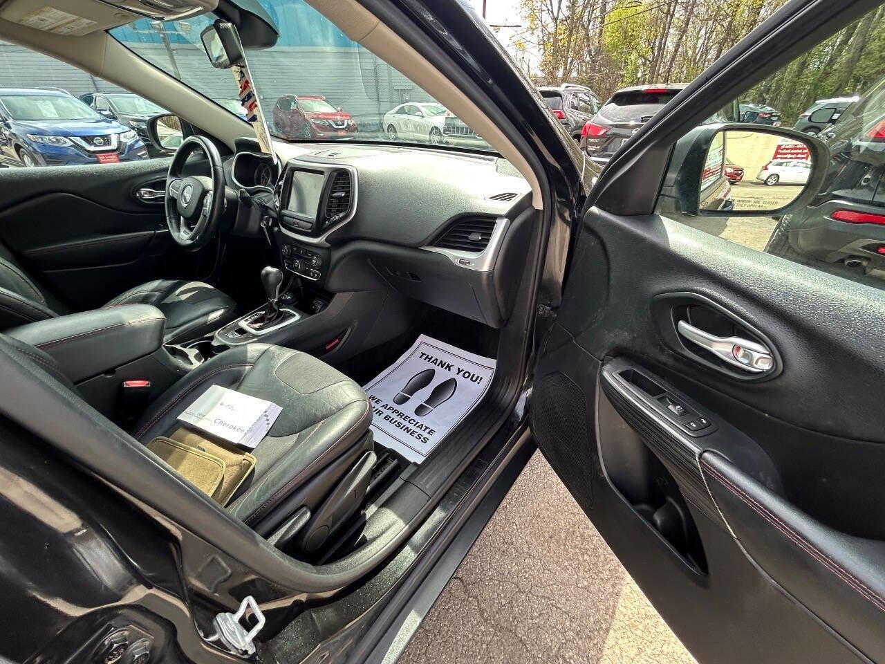 Used 2016 Jeep Cherokee Trailhawk w/ Cold Weather Group image 9