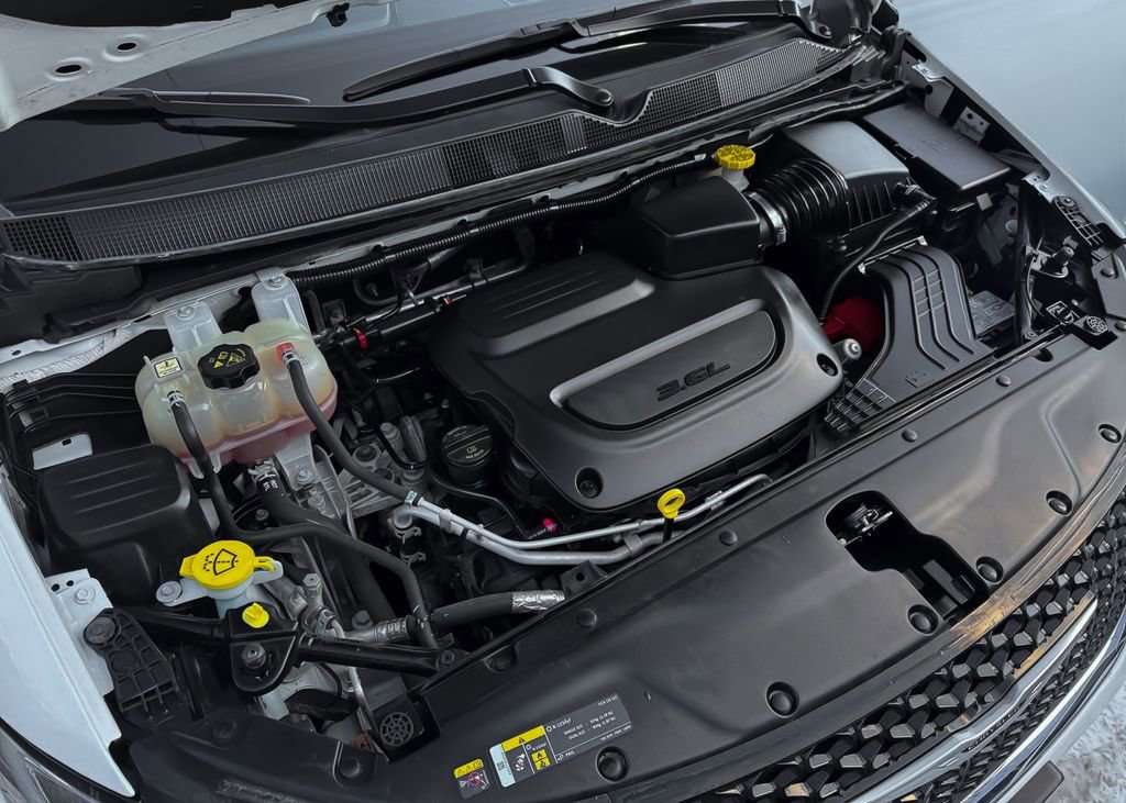 Used 2023 Chrysler Pacifica Touring-L image 31