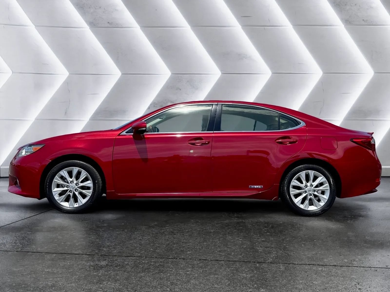 Used 2014 Lexus ES 300h w/ Premium Package w/Bamboo Trim FWD image 5