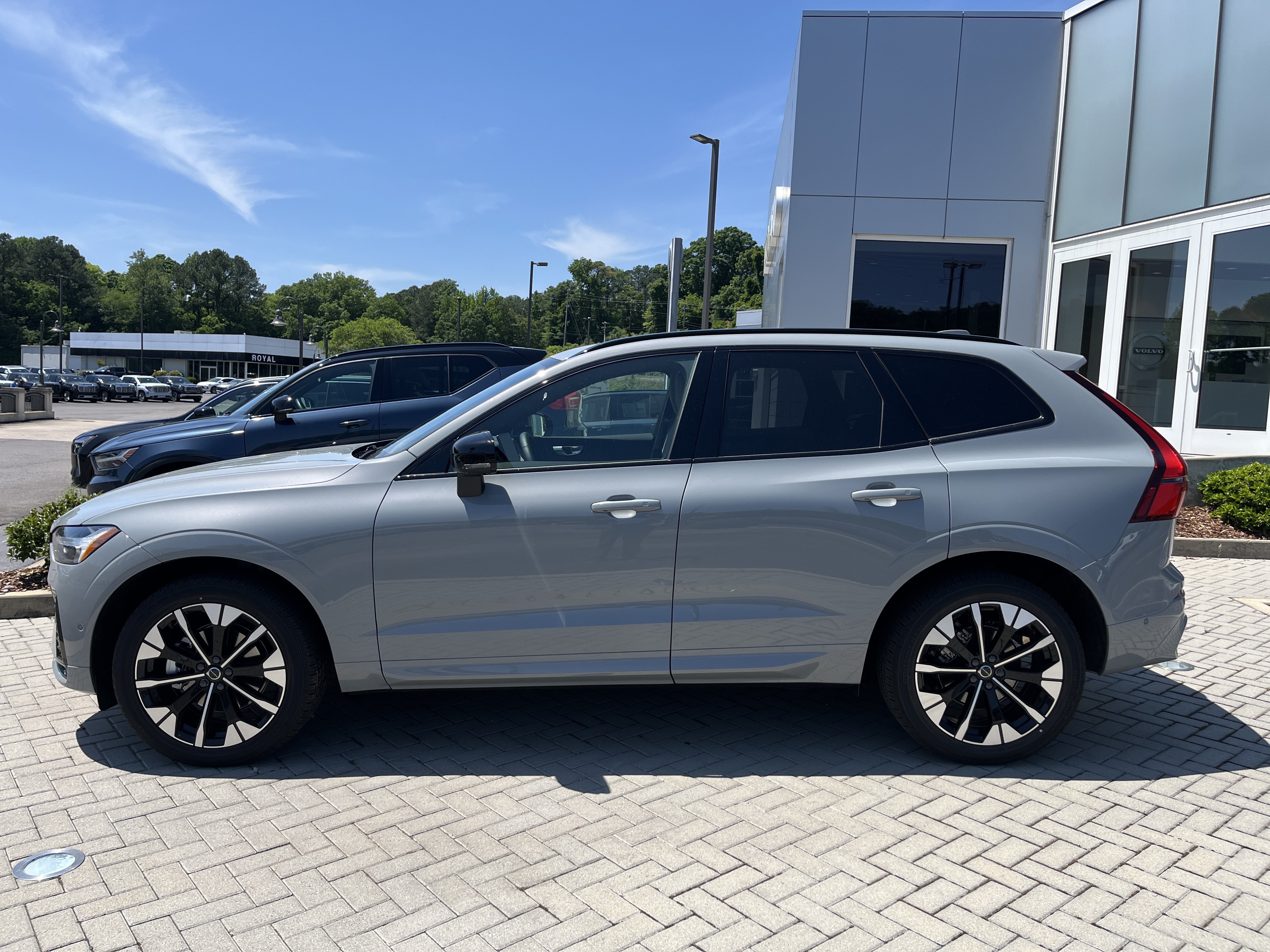 New 2026 Volvo XC60 B5 Plus w/ Protection Package Premier AWD/4WD image 2