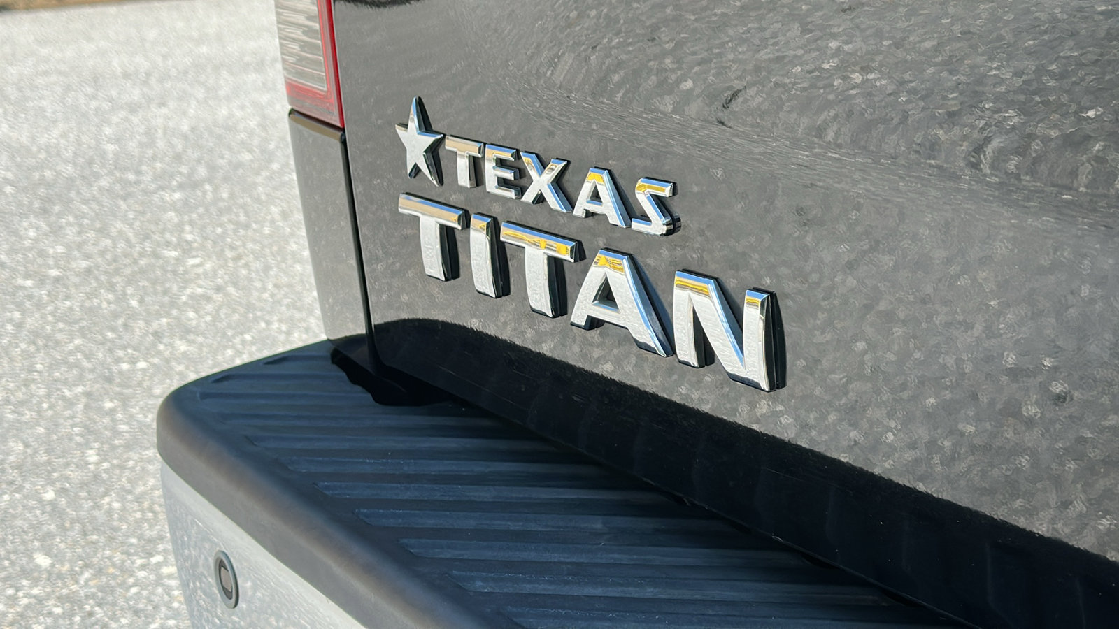 Used 2014 Nissan Titan SV image 11