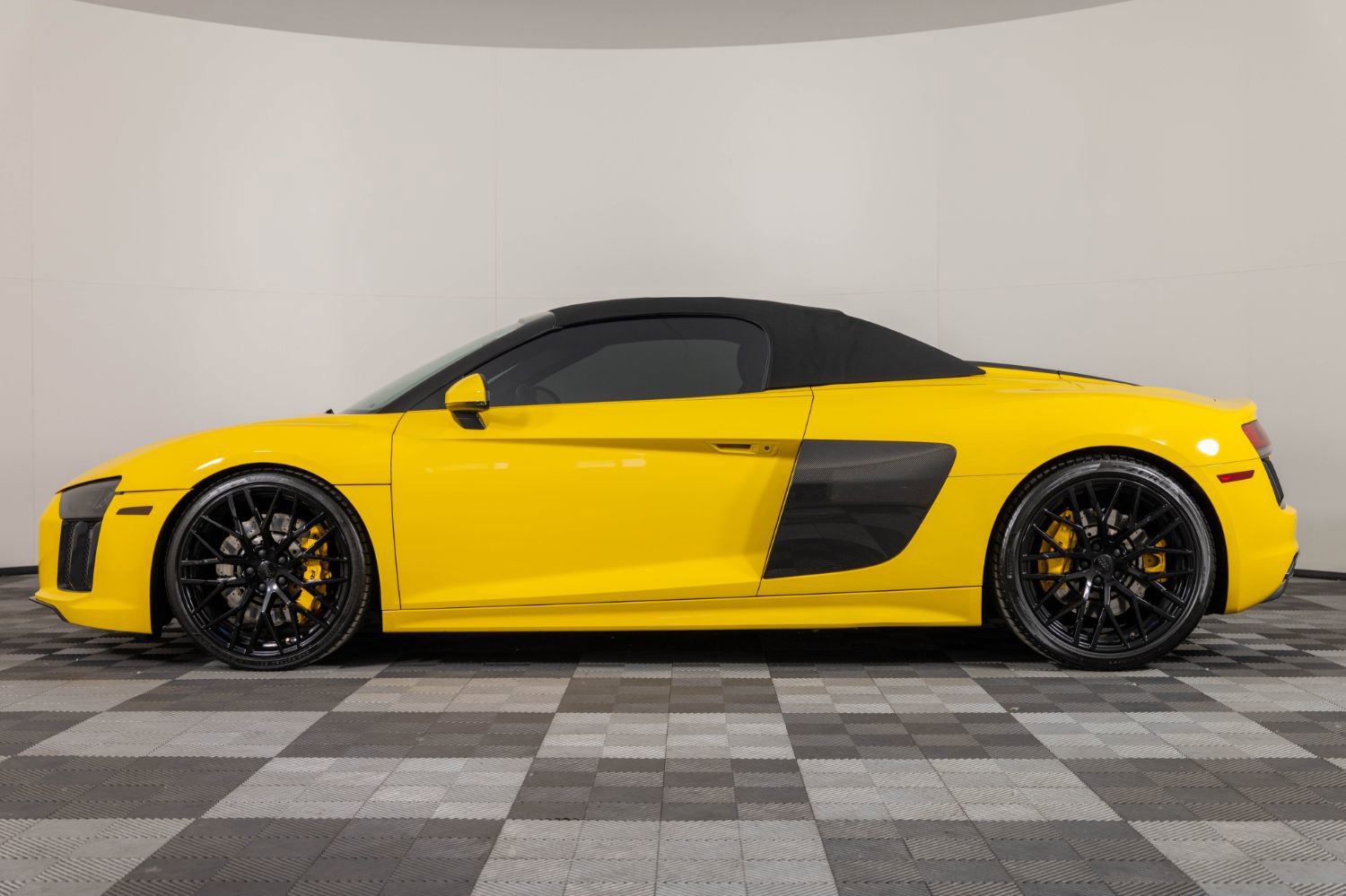 Used 2017 Audi R8 V10 AWD/4WD image 4