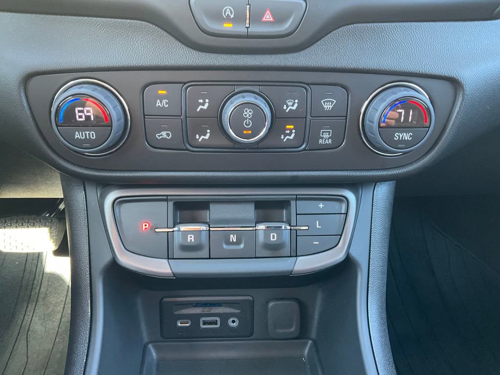 Used 2024 GMC Terrain AT4 w/ Tech Package image 9