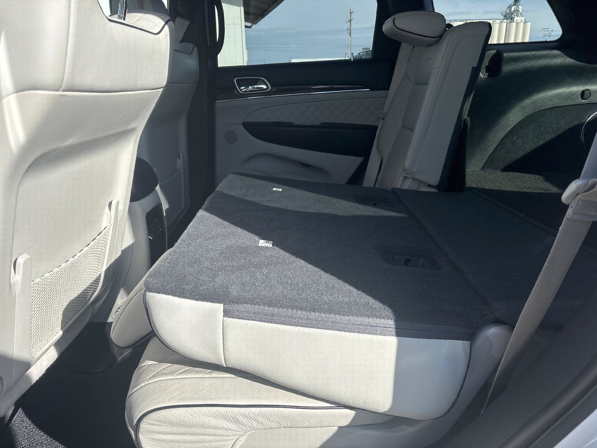 Used 2017 Jeep Grand Cherokee Summit AWD/4WD image 34
