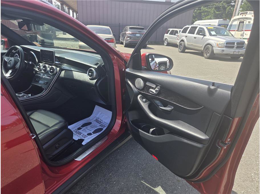 Used 2017 Mercedes-Benz GLC 300 4MATIC image 25