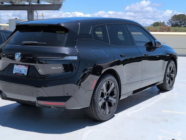 Used 2024 BMW iX xDrive50 w/ Premium Package AWD/4WD image 5