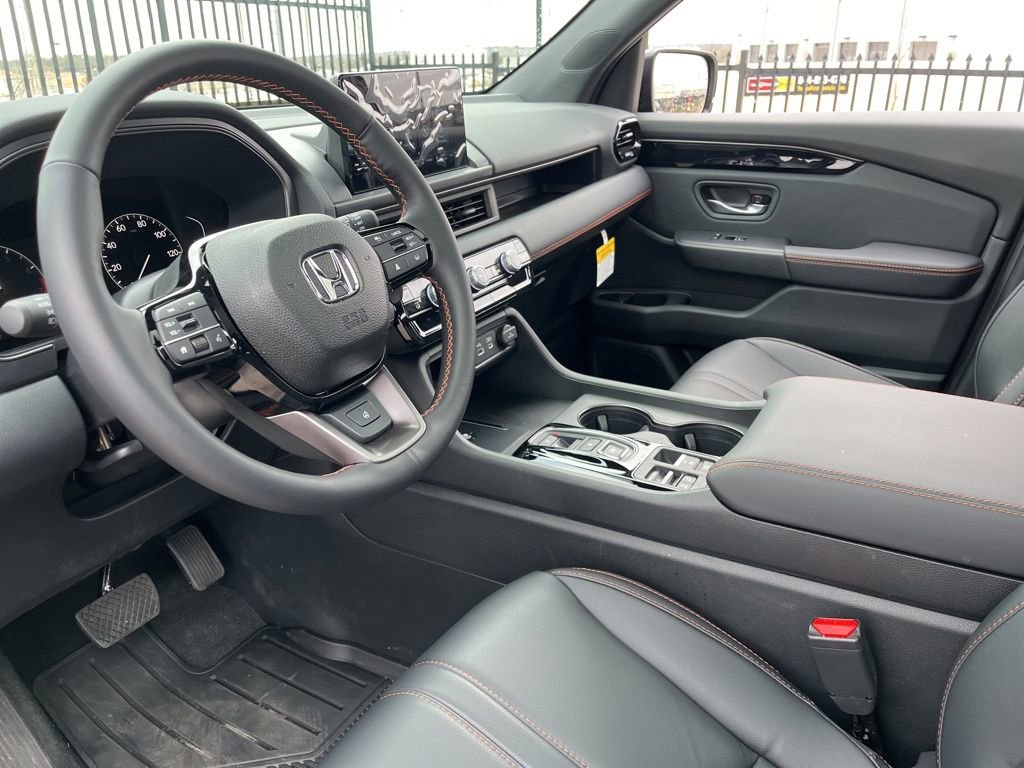 Certified 2025 Honda Pilot TrailSport image 21
