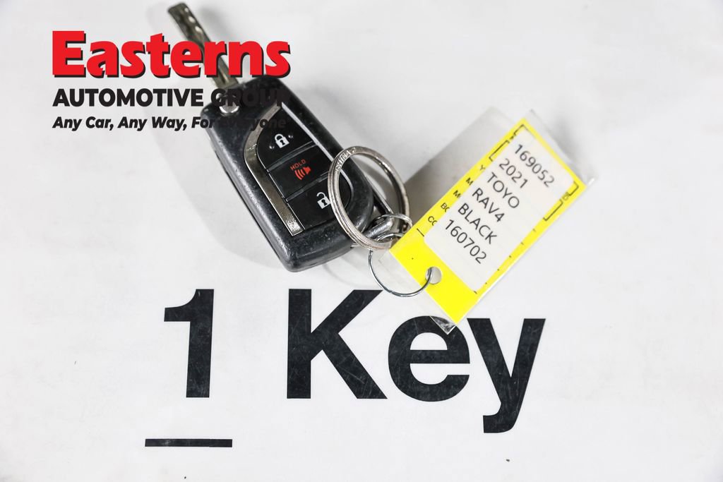 Used 2021 Toyota RAV4 LE image 24