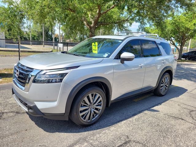 Used 2024 Nissan Pathfinder SL w/ SL Premium Package FWD image 4