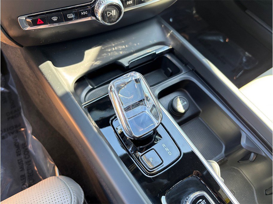 Used 2024 Volvo V60 B5 Cross Country Ultimate w/ Climate Package image 39