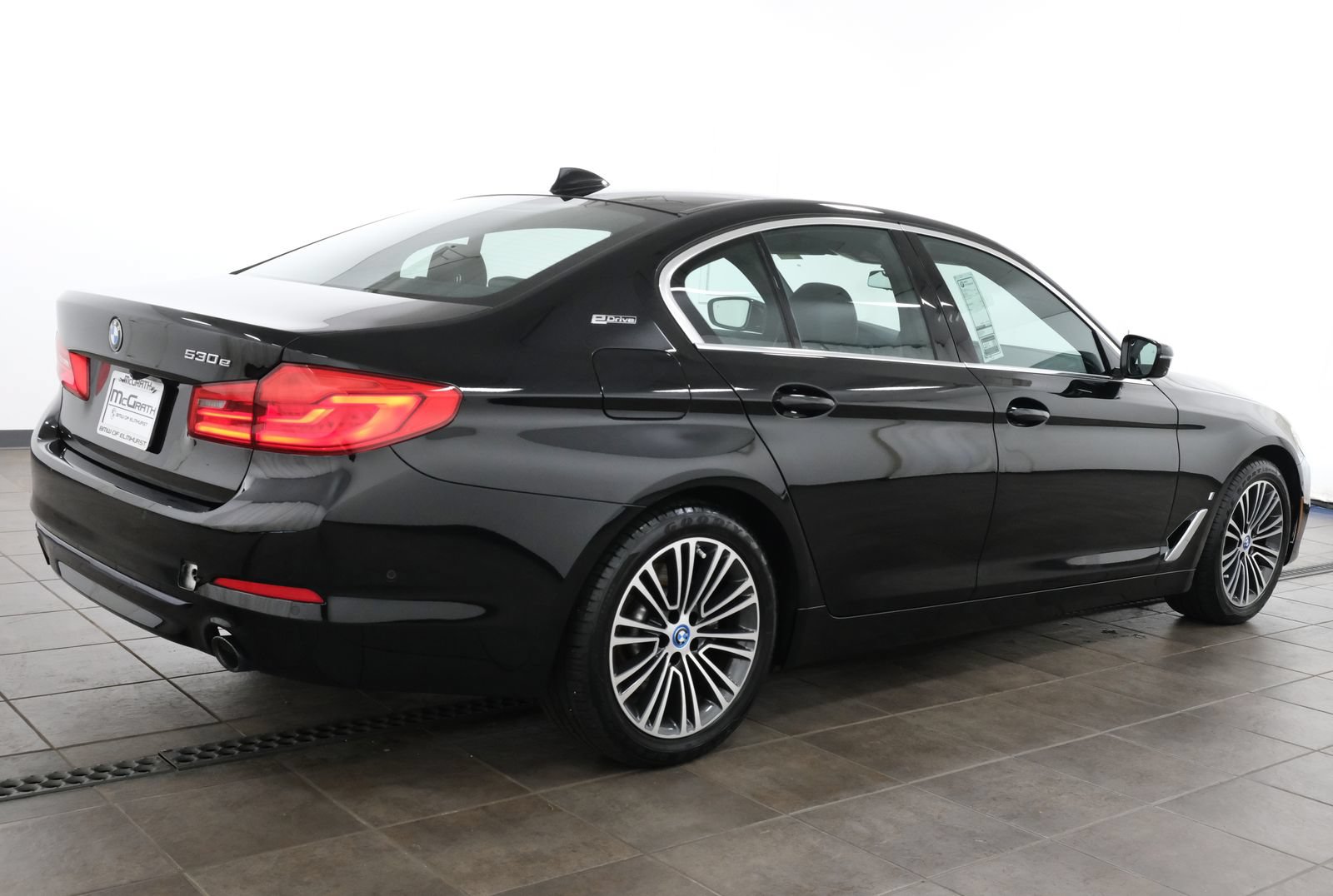 Used 2019 BMW 530e xDrive w/ Premium Package AWD/4WD image 6