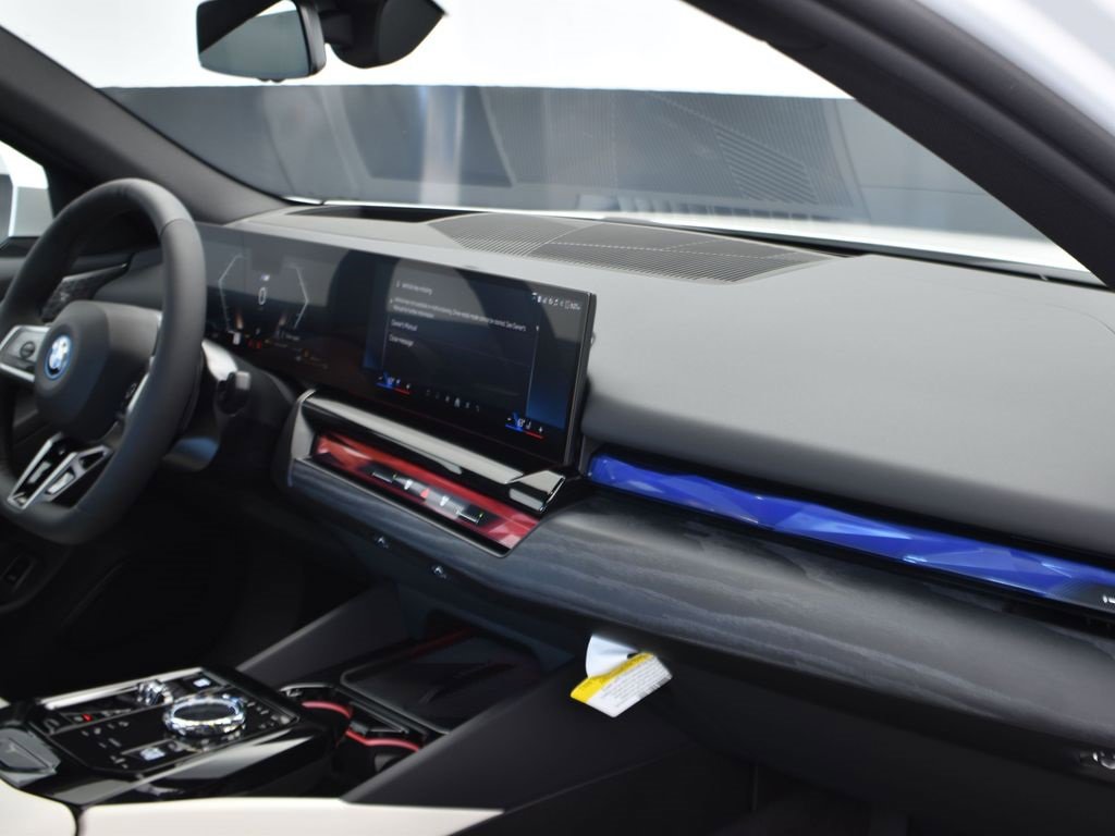 New 2026 BMW 550e xDrive w/ Executive Package image 22