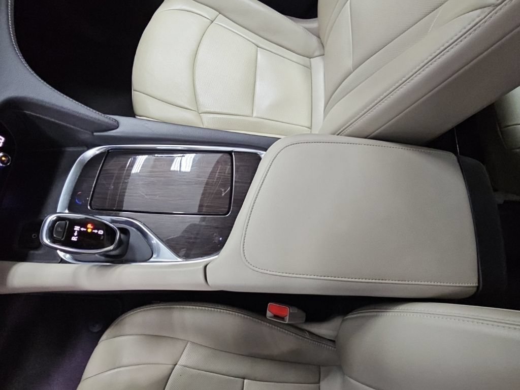 Used 2019 Buick Enclave Essence FWD image 20