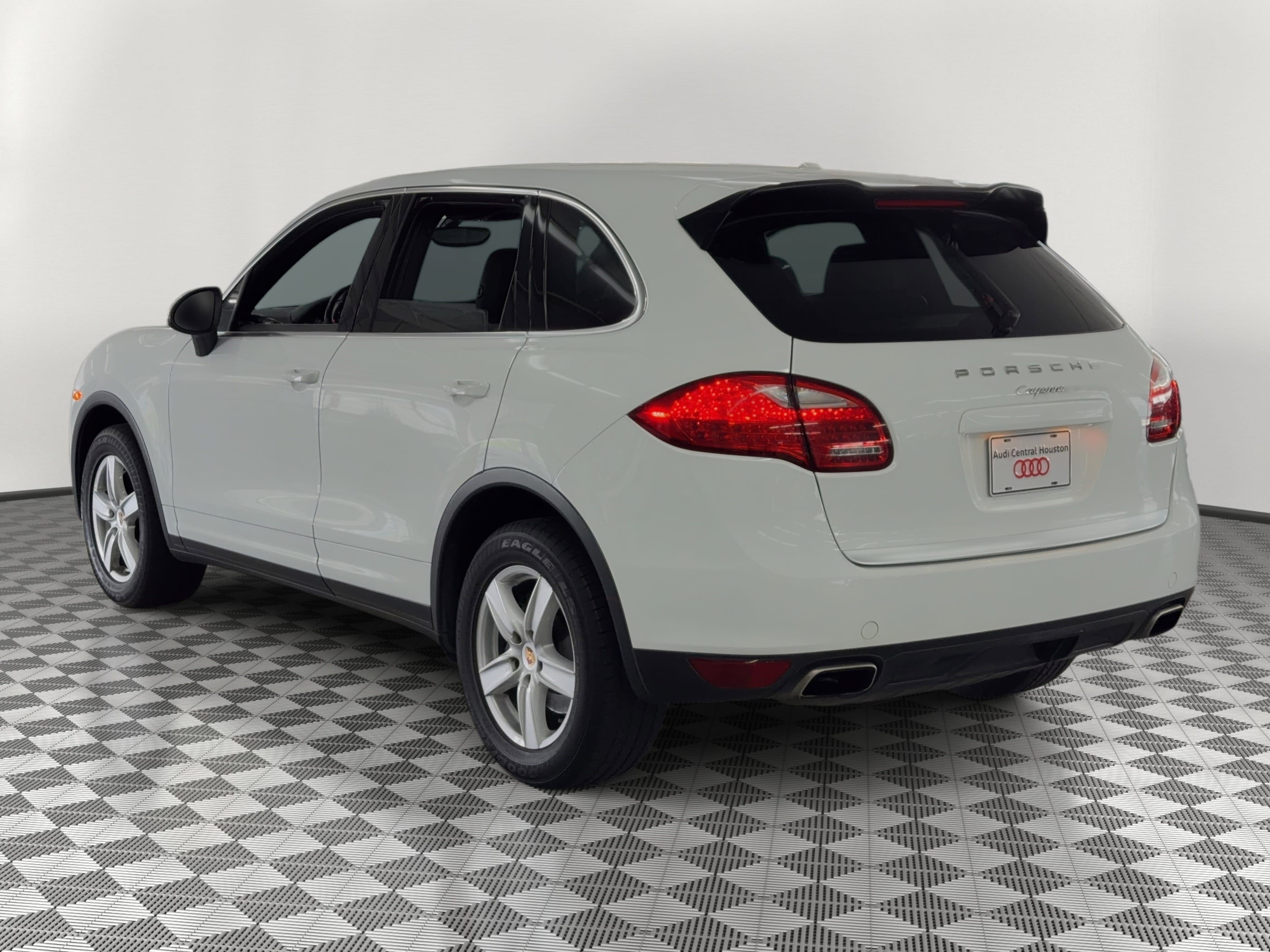 Used 2012 Porsche Cayenne AWD/4WD image 3