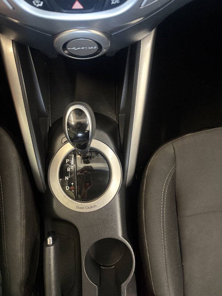 Used 2013 Hyundai Veloster FWD image 15