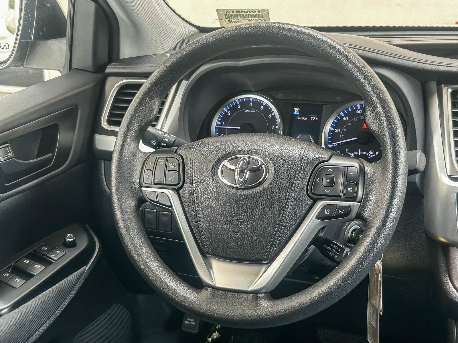 Used 2019 Toyota Highlander LE w/ Carpet Mat Package (TMS) image 15