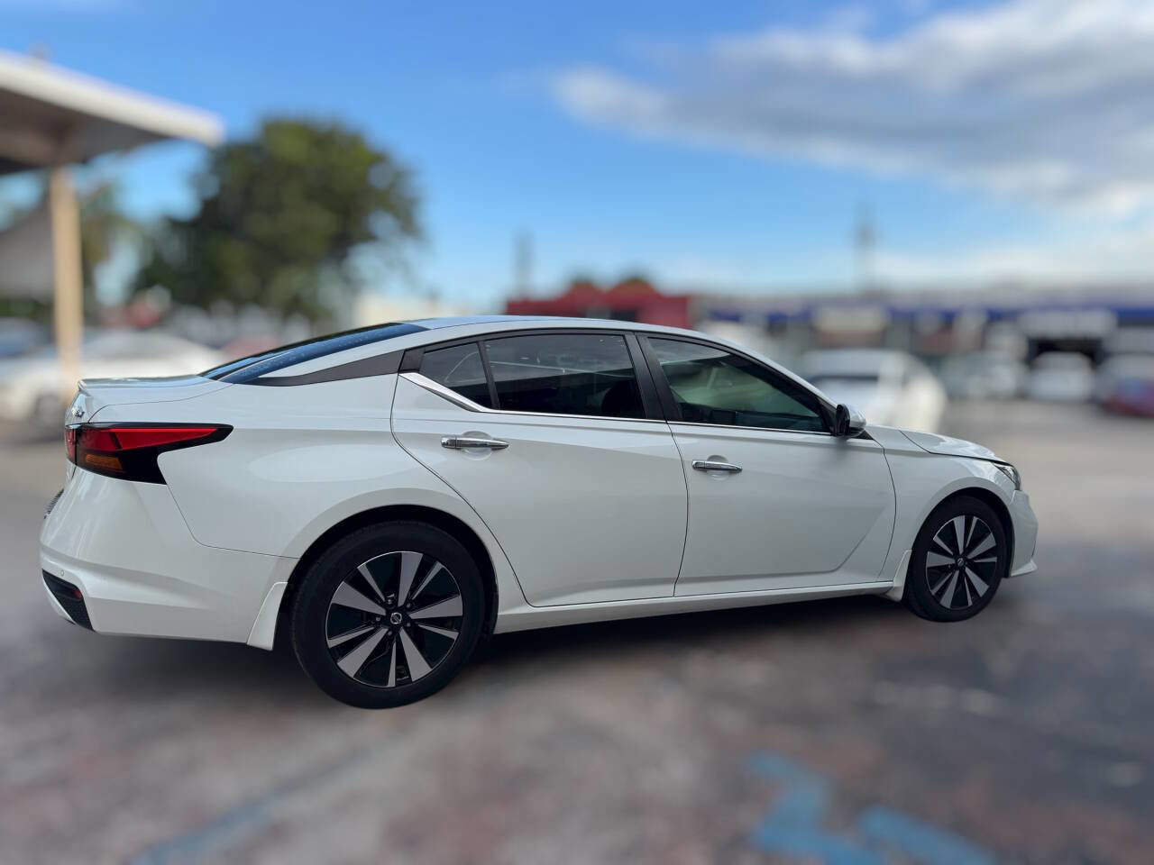 Used 2021 Nissan Altima 2.5 SV w/ SV Premium Package image 13