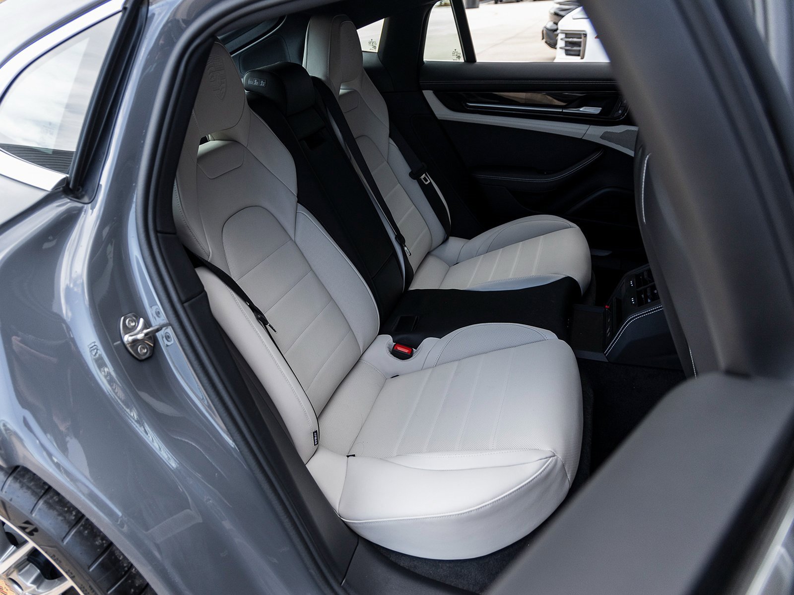 Certified 2025 Porsche Panamera 4 image 40