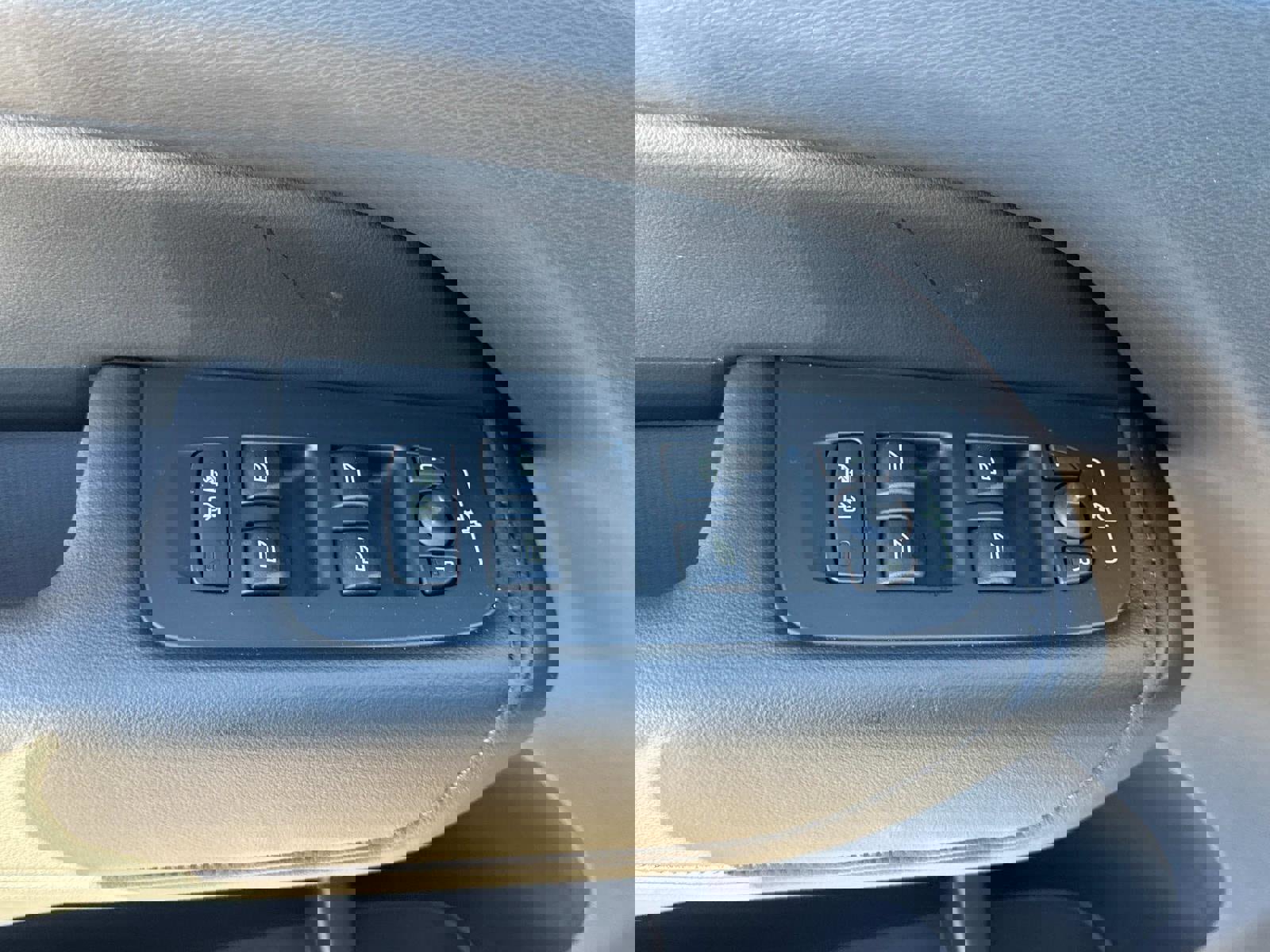 Certified 2025 Volvo XC60 B5 Plus image 17