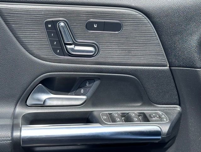 Used 2022 Mercedes-Benz GLA 250 4MATIC w/ Premium Package Lite image 23