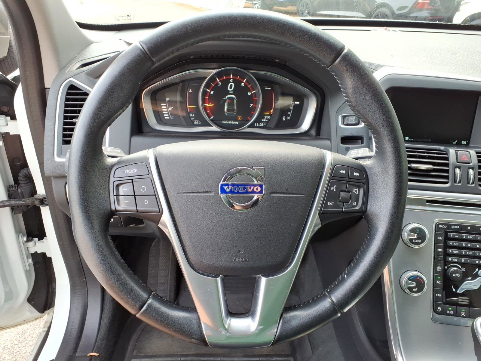 Used 2017 Volvo XC60 T6 Dynamic w/ Preferred Option Package image 18