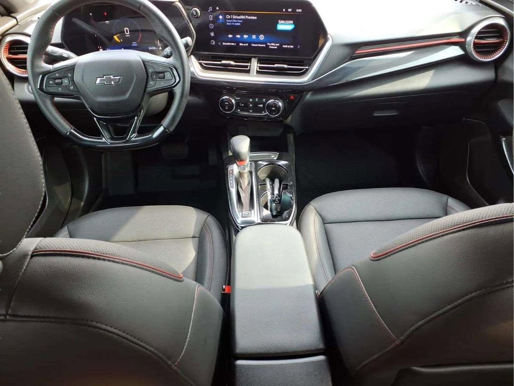 Used 2025 Chevrolet Trax RS w/ Sunroof Package FWD image 10