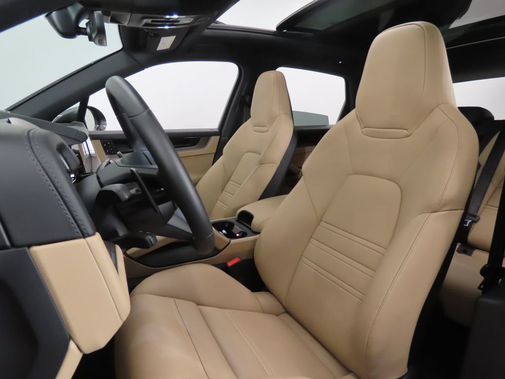 Certified 2026 Porsche Cayenne S AWD/4WD image 5