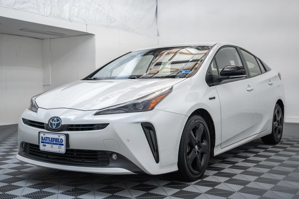 Certified 2021 Toyota Prius FWD image 3